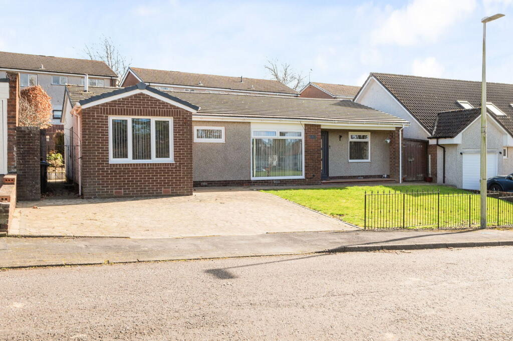 4-bed detached on 9 Dunvegan Avenue, Stenhousemuir, FK5 4TF, £335,000