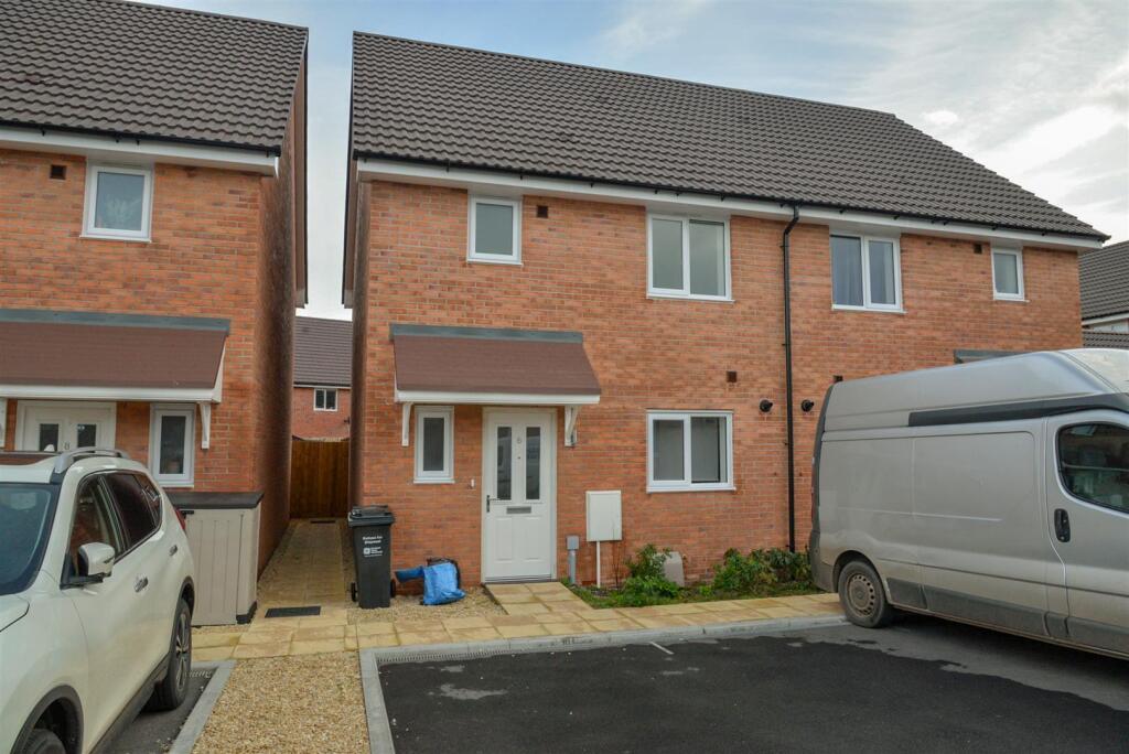 Main image of property: Bronze Mead, Cannington