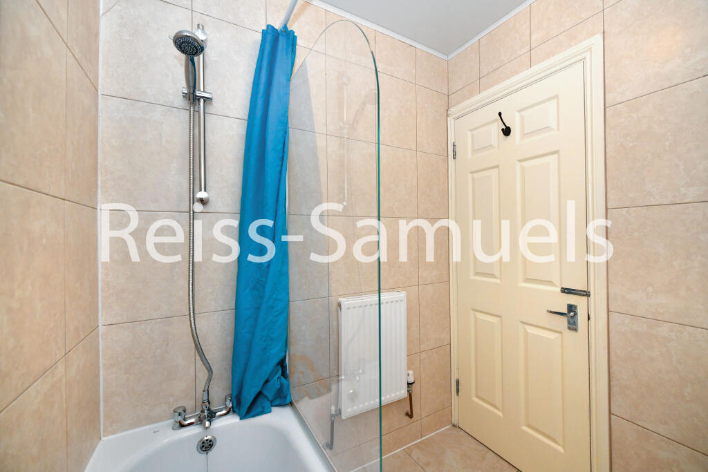 6 bedroom semi-detached house for rent