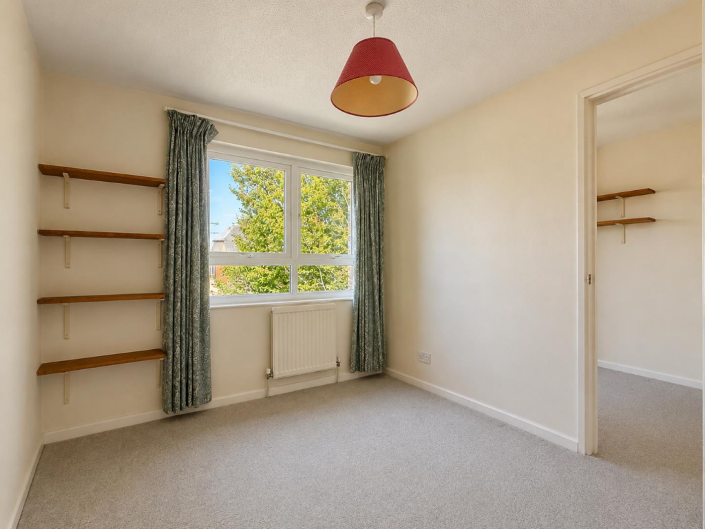 Apartment in Cambridge, Petersfield - View 5
