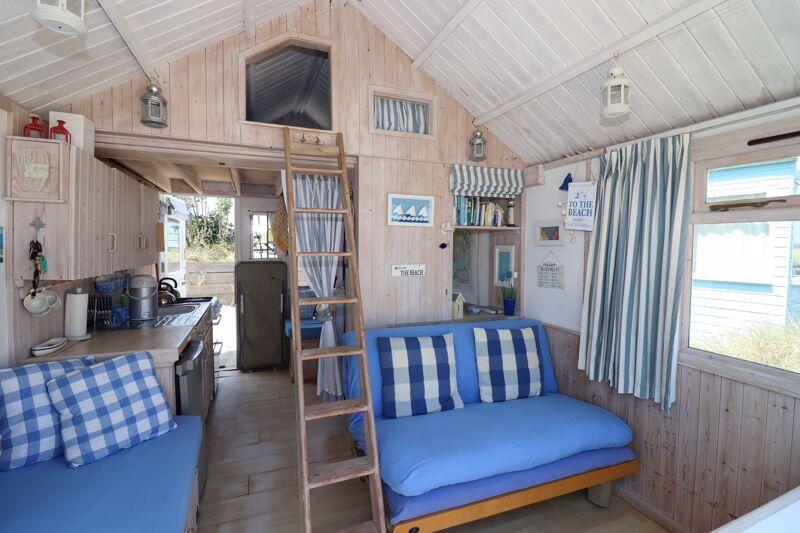 Mudeford Sand Spit hut 241 photo 5