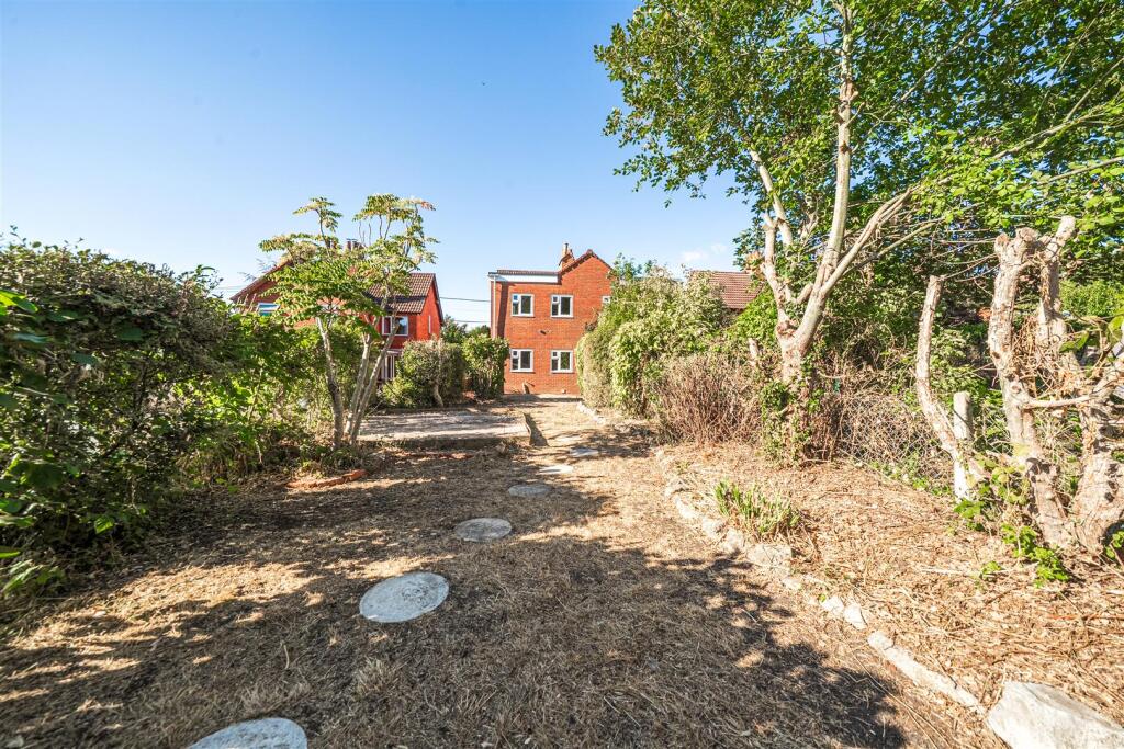 House in Dilton Marsh, Hisomley - More