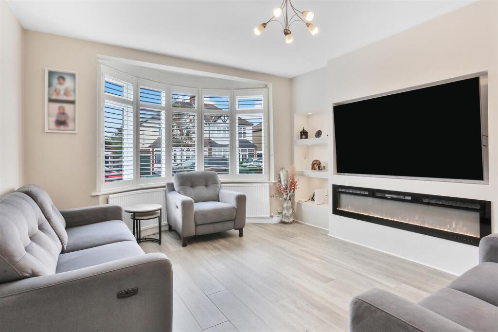 House in Sutton - View 3