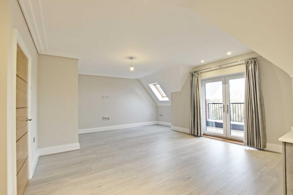 Coombehurst Close, Barnet, EN4 photo 3