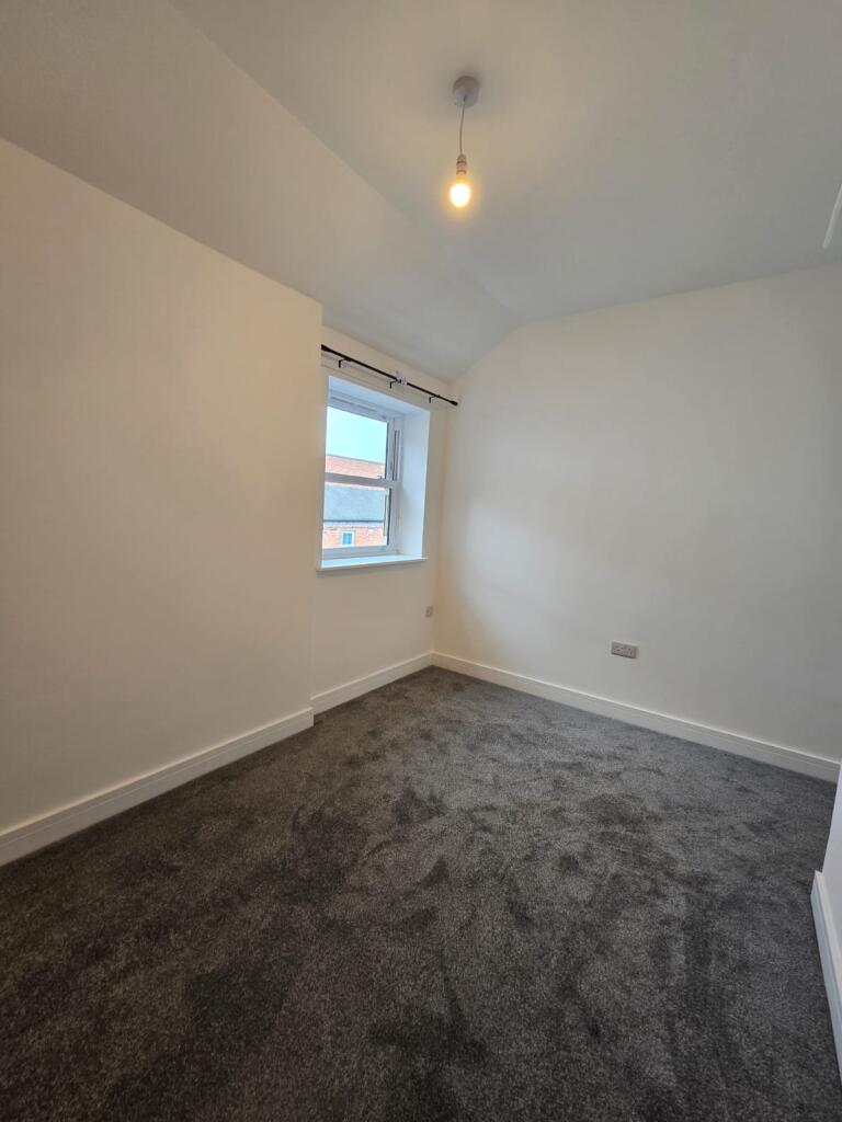 House in Stoke-on-Trent - More