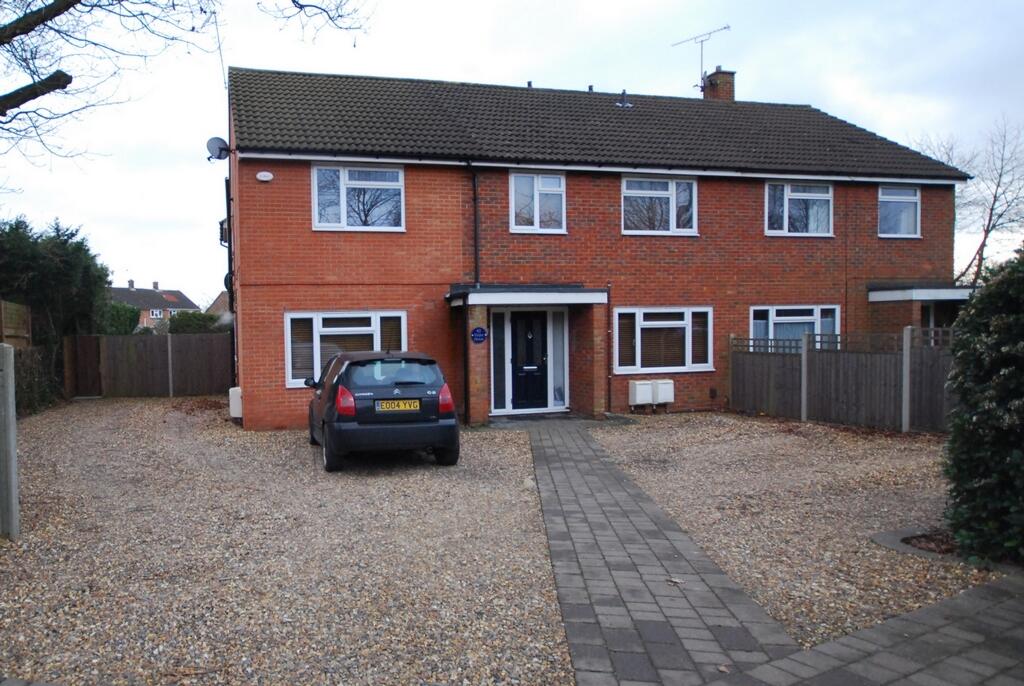 Five Acres, London Colney, AL2 photo 2