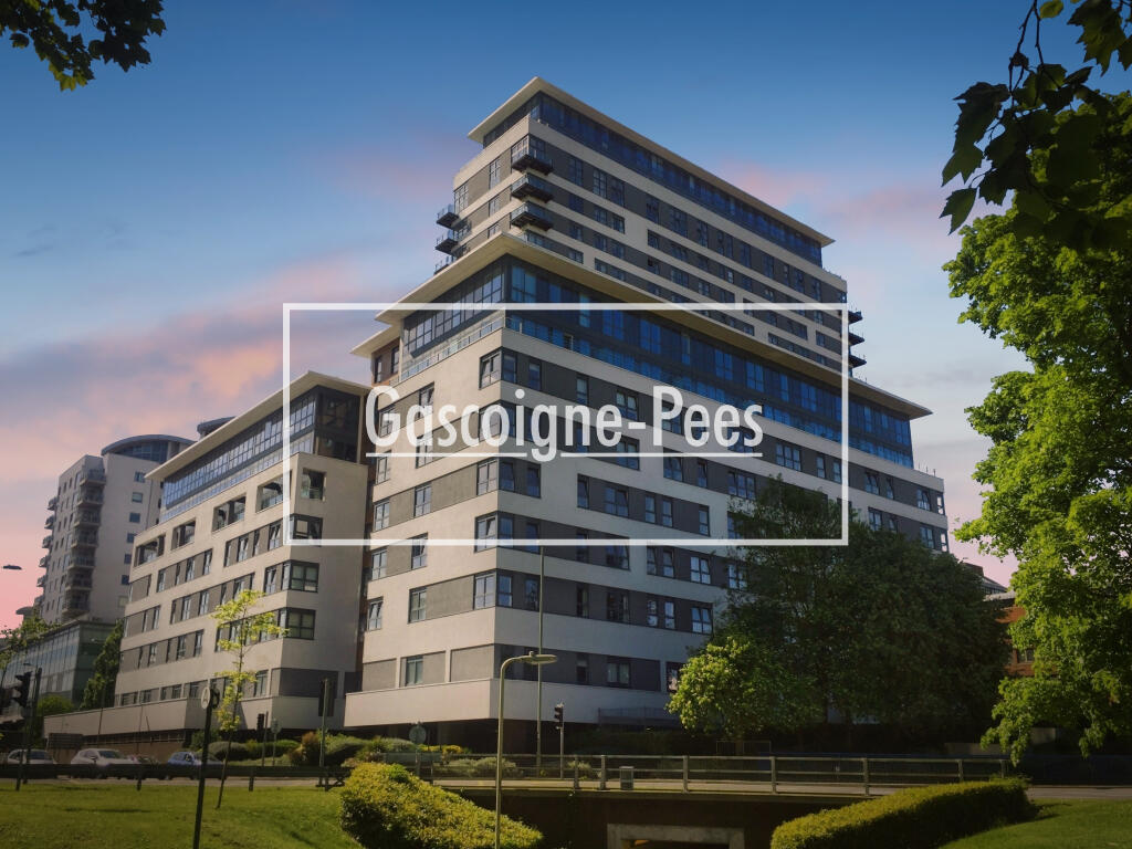 Main image of property: Skyline Plaza, RG21