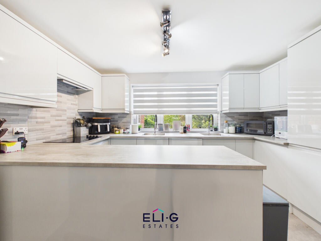 Main image of property: Lakeside Lodge, Bridge Lane, London NW11 9LA