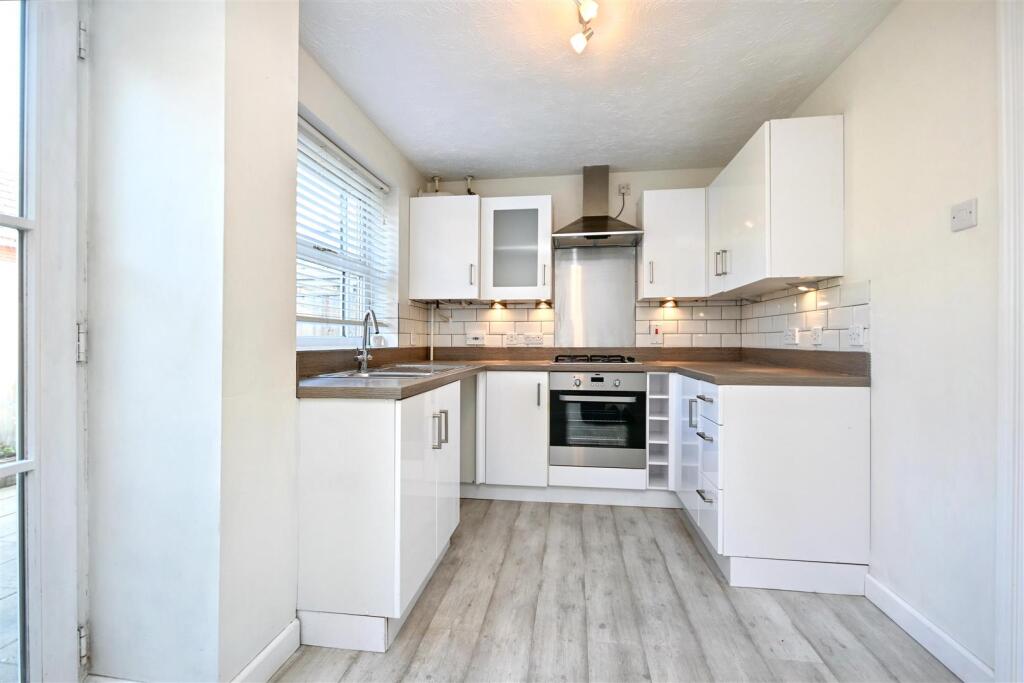 Beechfield Close, Stone Cross, Pevensey photo 5