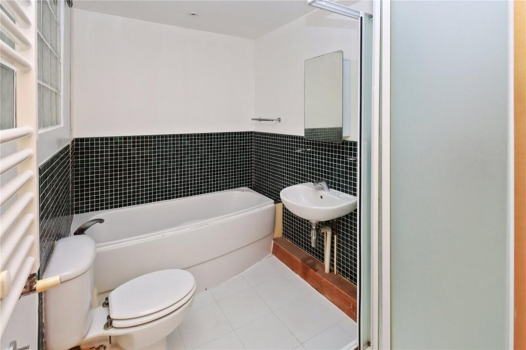 Apartment in North Tyneside, Chirton - More