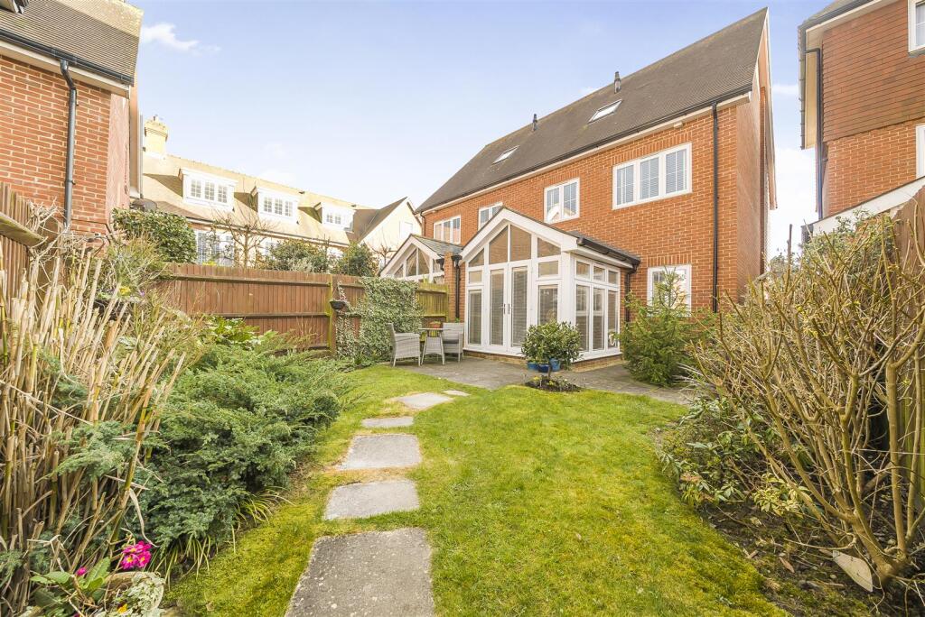 Sonning Crescent, North Bersted photo 3