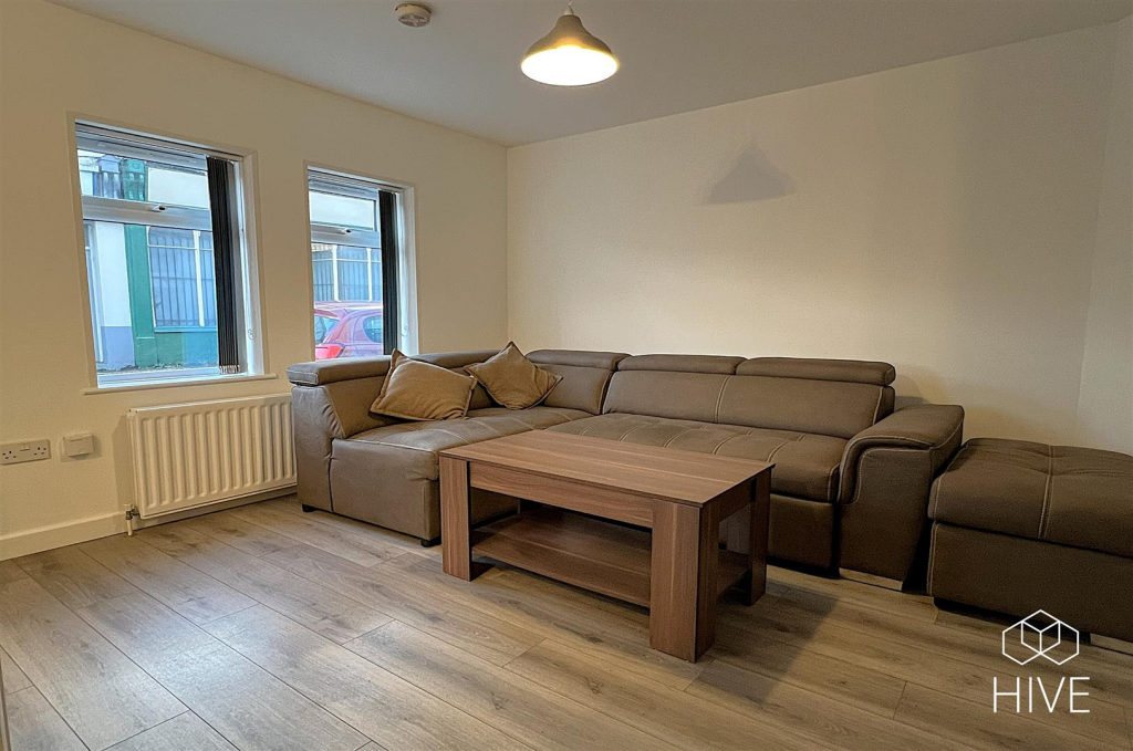 Apartment in Ringwood, Moortown - View 3