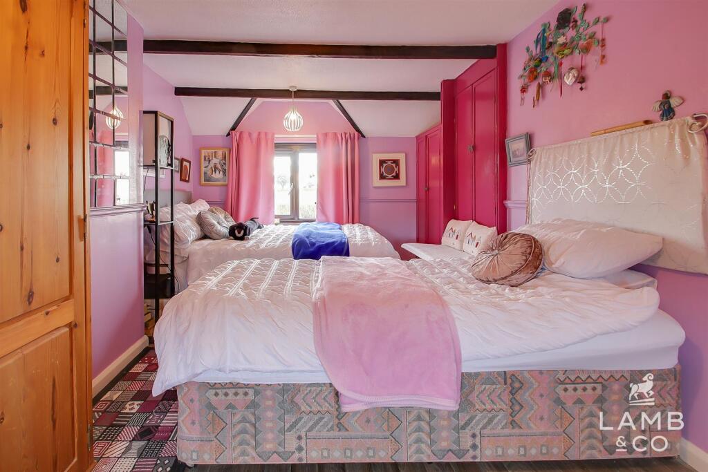 House in Tendring, Wix - More