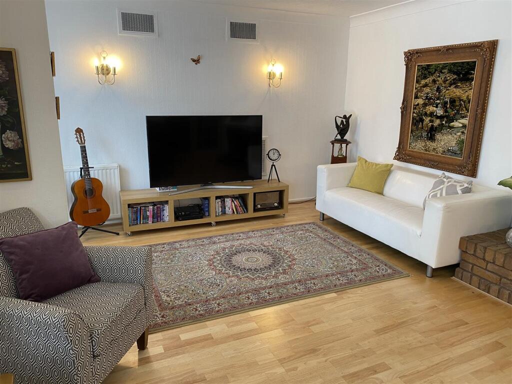 Daylesford Road, Cheadle, Stockport, SK8 photo 3