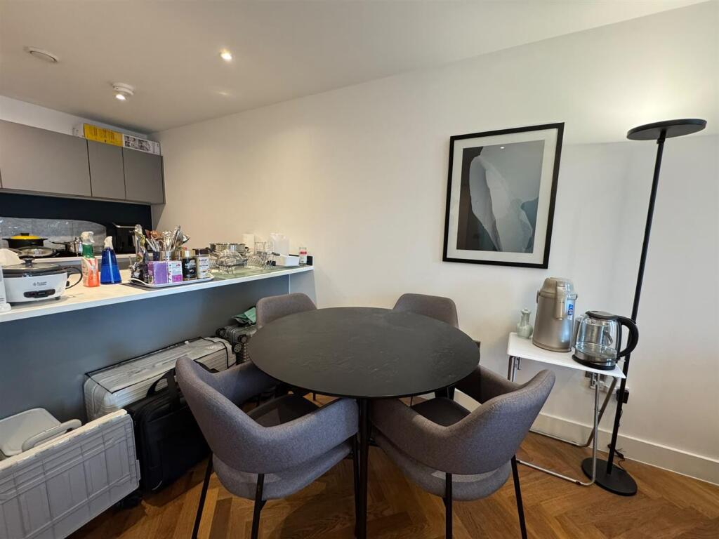 Apartment in Manchester, City Centre - View 4