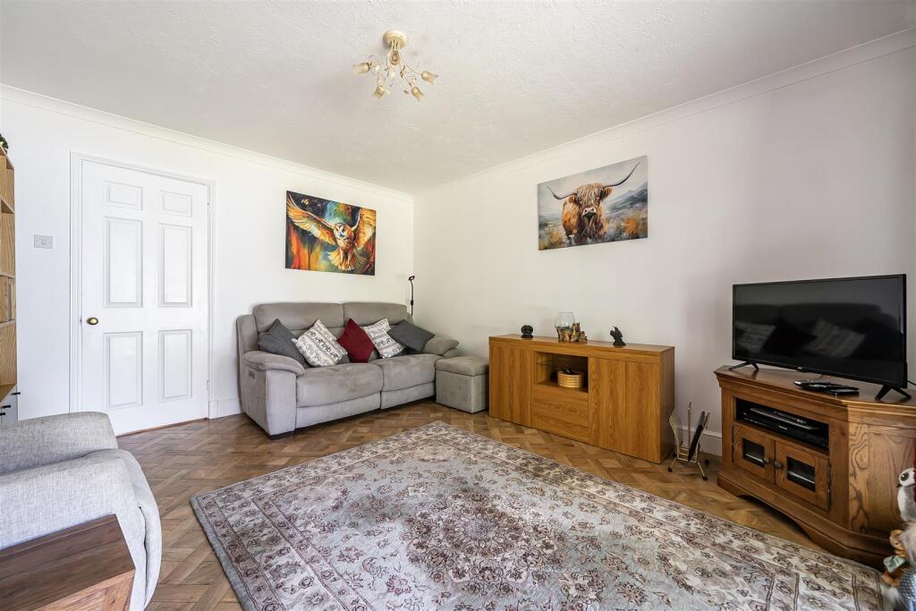 Apartment in Crowthorne, Bracknell Forest - View 3