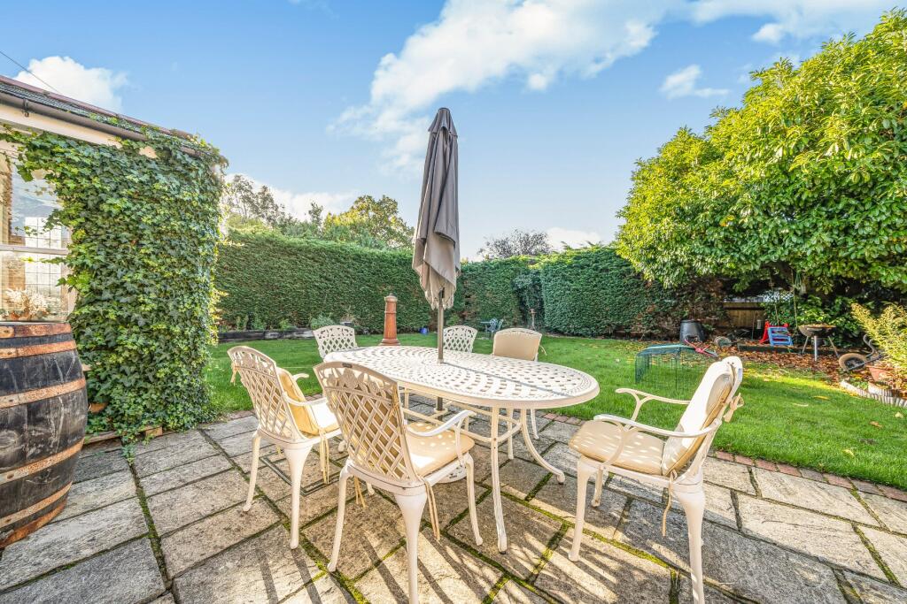 Jacobs Well Road, Jacobs Well, Guildford, Surrey, GU4 photo 4