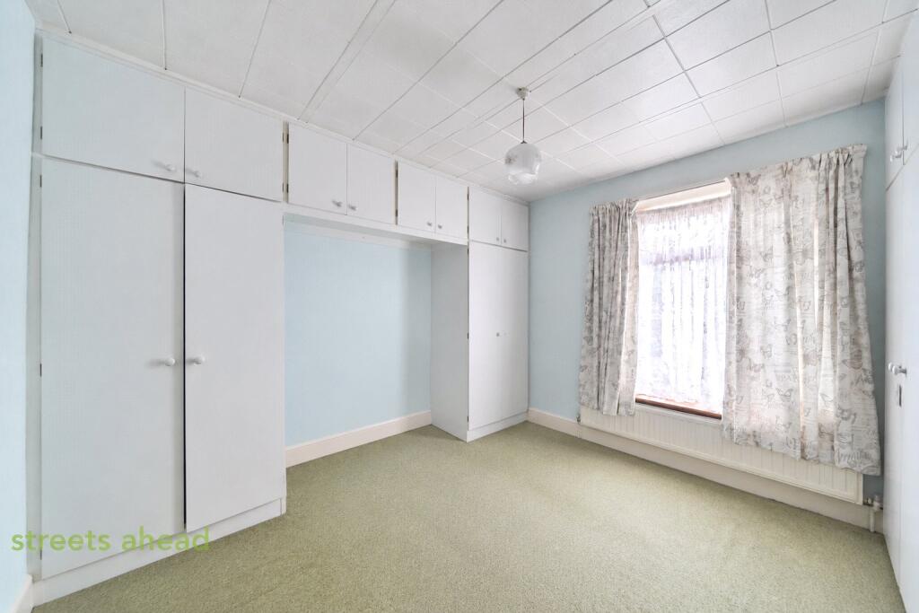 House in Croydon - View 4