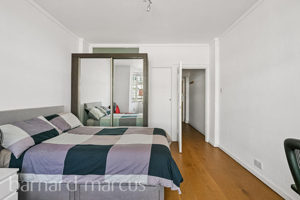 Apartment in London - More