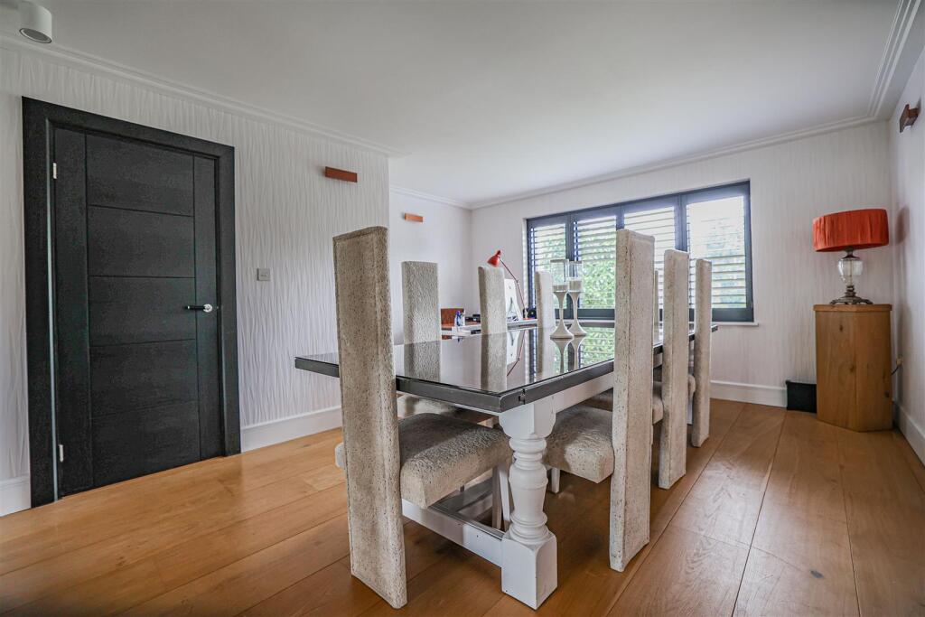 House in Hemel Hempstead, Leverstock Green - View 5