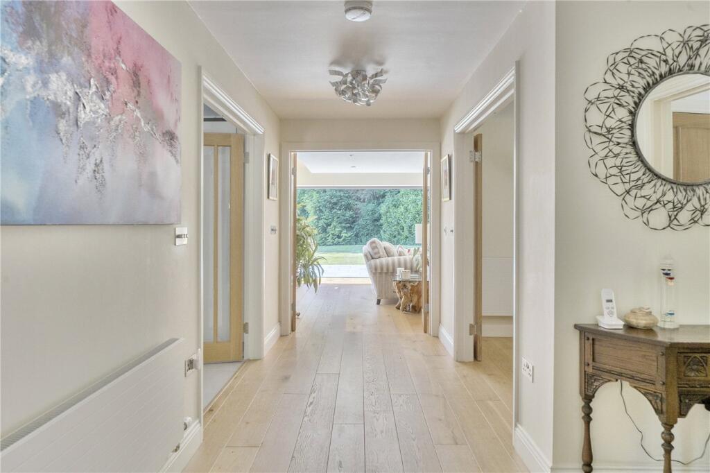 House in Waverley, Farnham - View 4