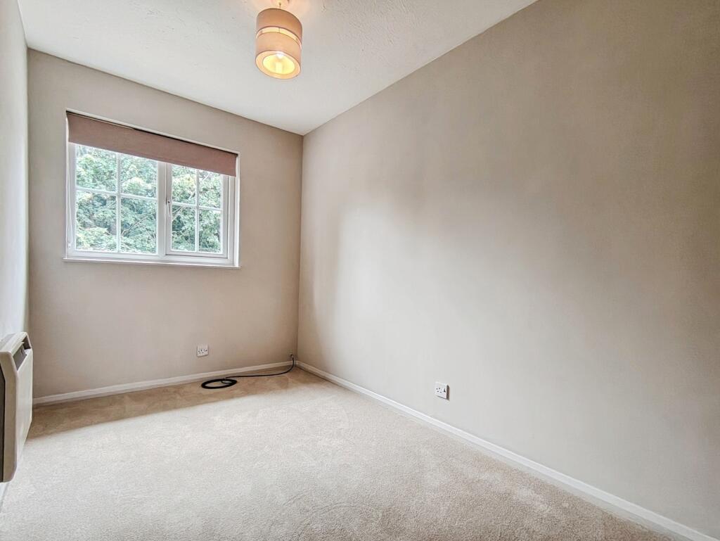 Amethyst Lane, Reading, Berkshire - More