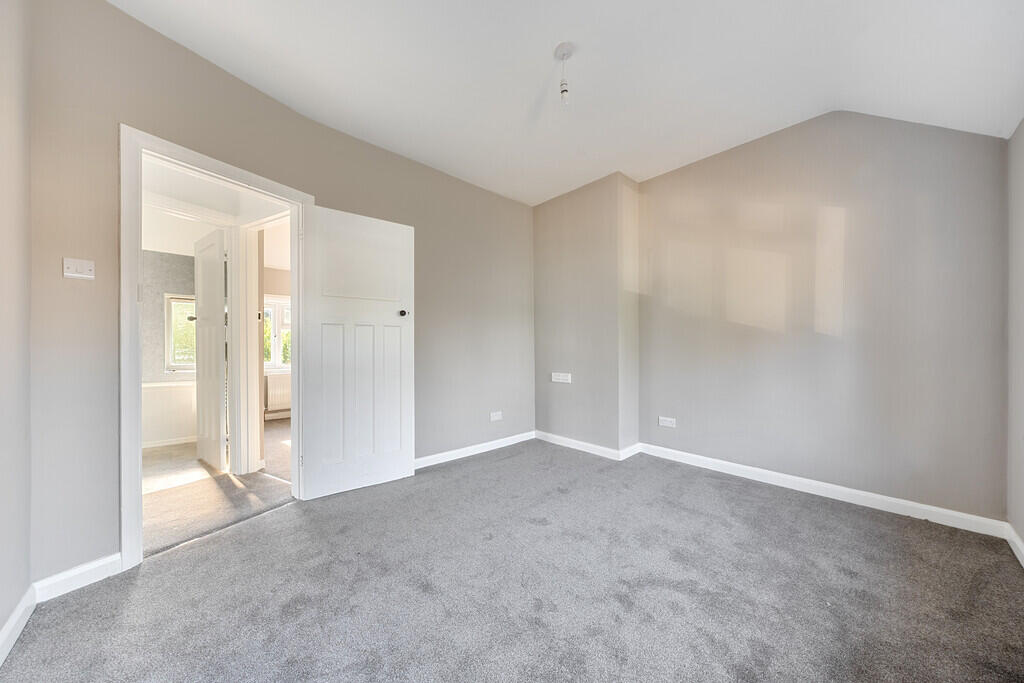 House in Redhill - View 2