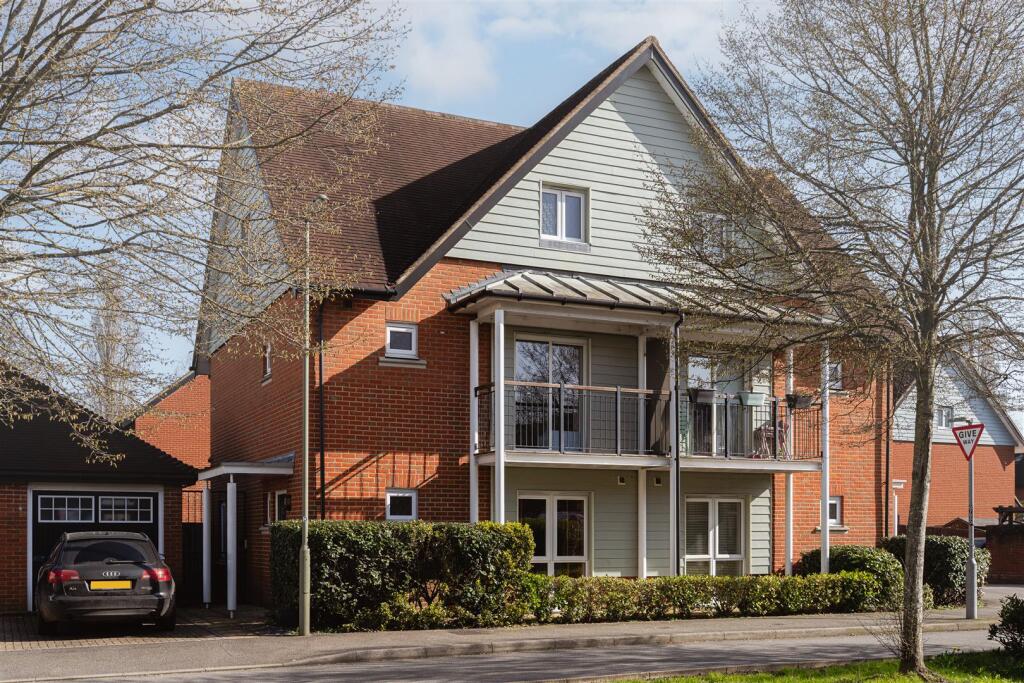 Main image of property: Holmesdale Avenue, Redhill