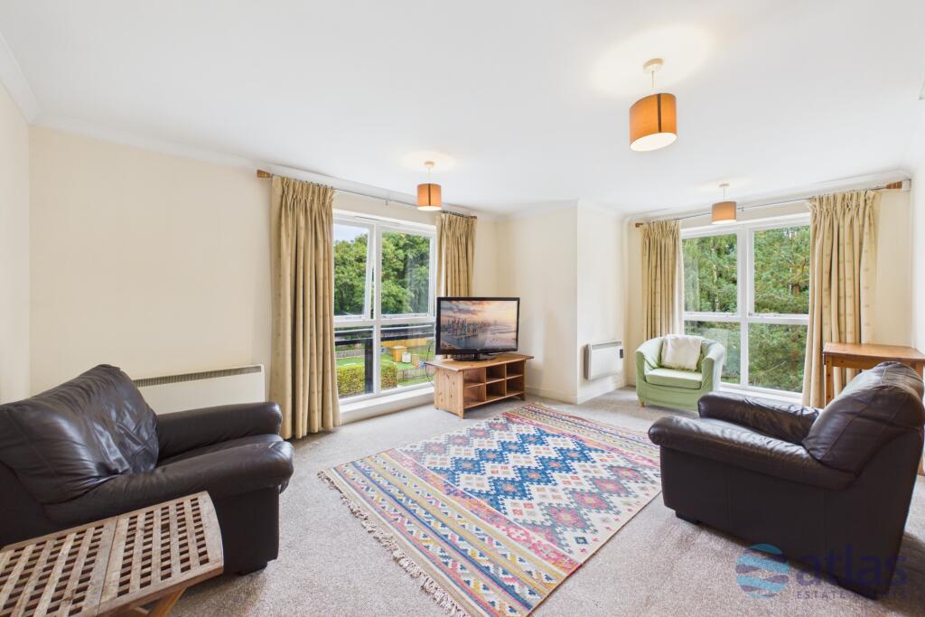 Apartment in Liverpool, Mossley Hill - View 2