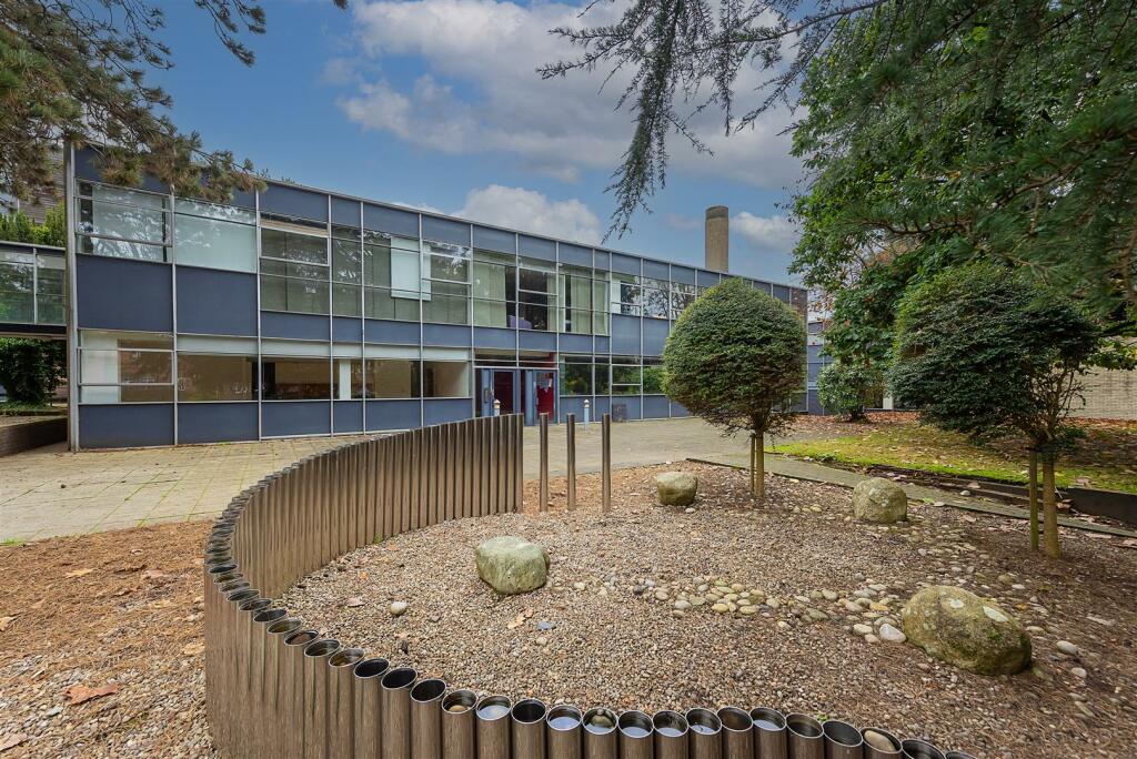 Main image of property: Hatfield Road, St. Albans