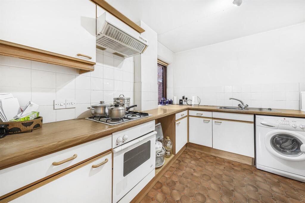 Chingford Avenue, Chingford, E4 - View 5