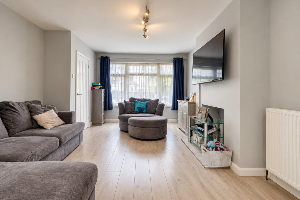 House in Southend-on-Sea, Leigh on Sea - More
