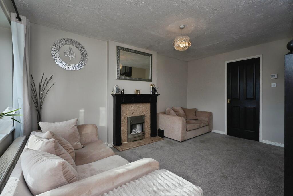Eaglesfield Drive, Bradford, BD6 photo 3
