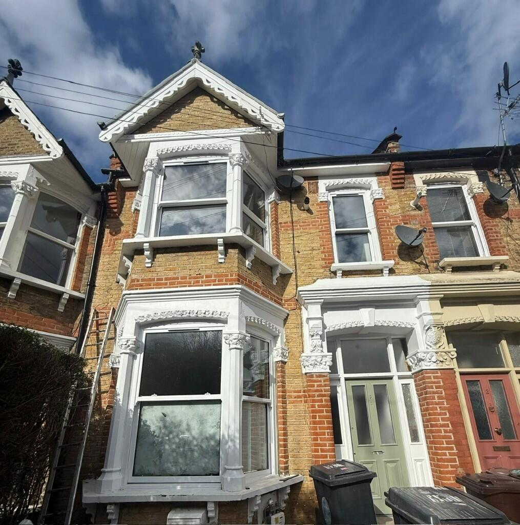 Main image of property: Cleveland Park Crescent, London, E17