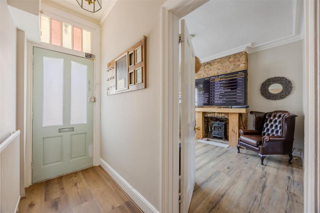 House in Southend-on-Sea - More