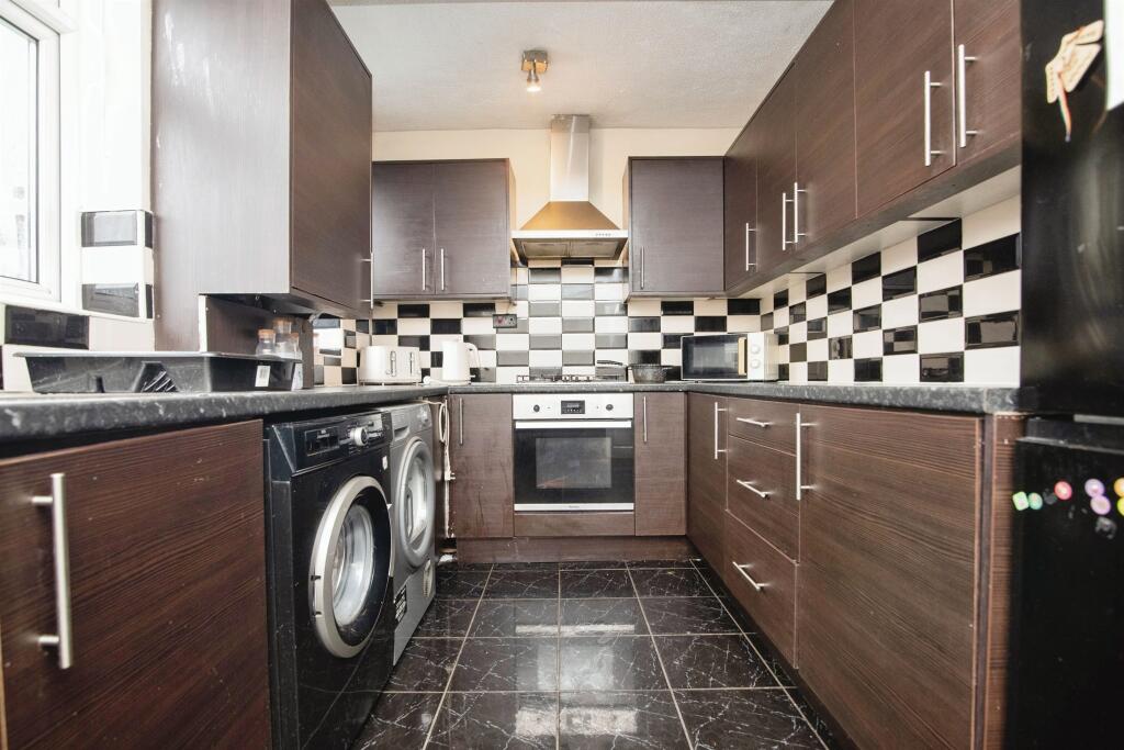 House in Sandwell, West Midlands - More