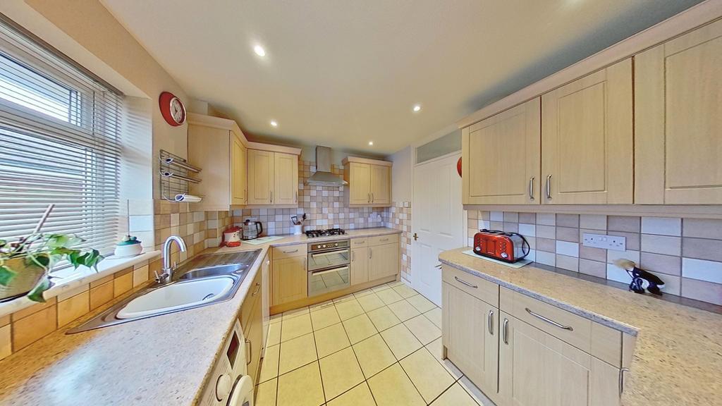 Wrentham Avenue, Herne Bay, CT6 7UX photo 3