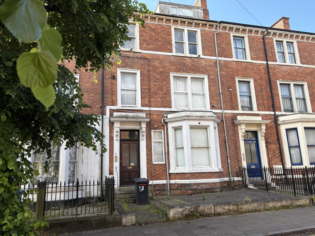 6-bed house on Hartington Street, Derby, £180,000