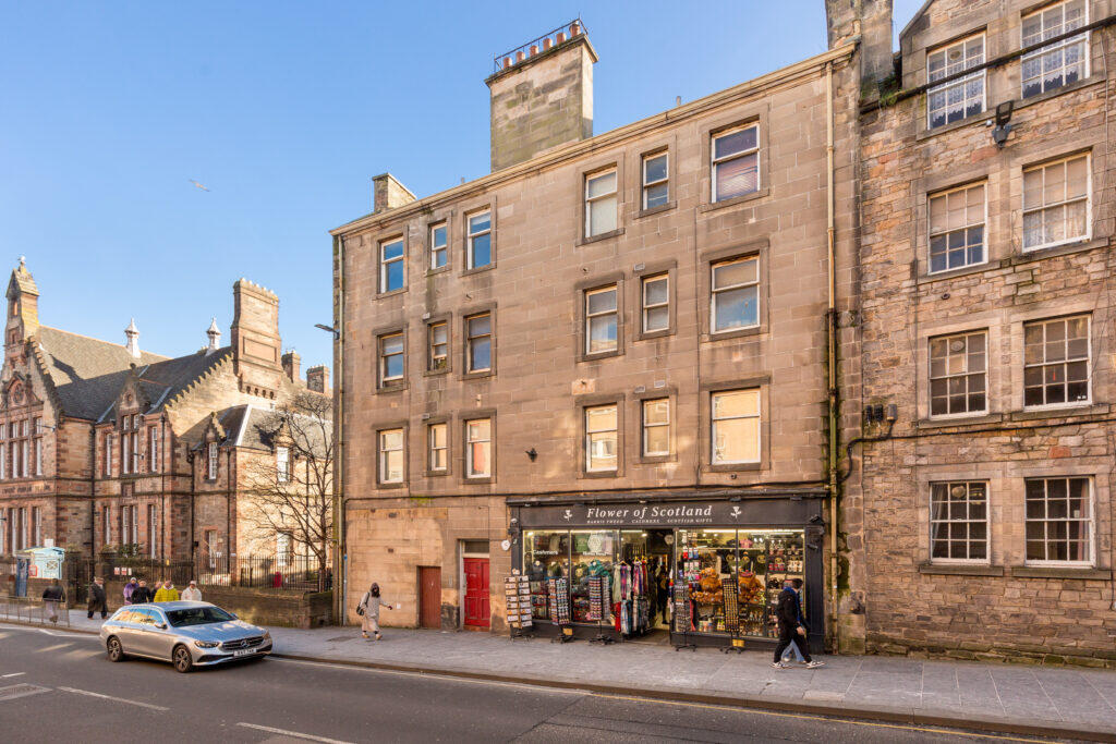 Main image of property: 96/11 Canongate, Old Town, EH8 8DD