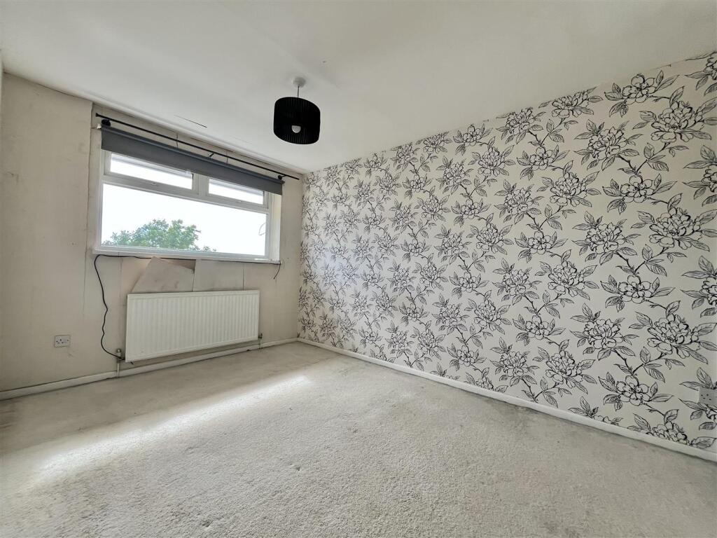 House in Tameside, Greater Manchester - More