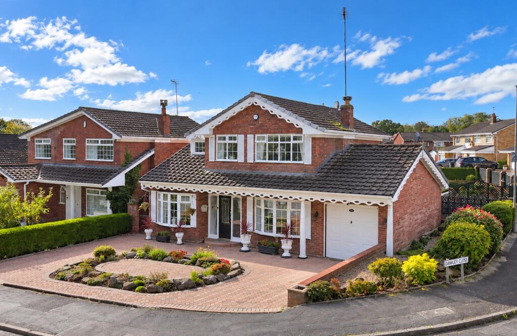 4-bed detached on Woodedge, Ashton-In-Makerfield, Wigan, WN4 9JY, £500,000