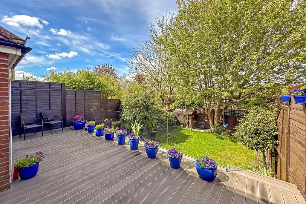 Additional image 23 of Mount Drive, Park Street, St. Albans