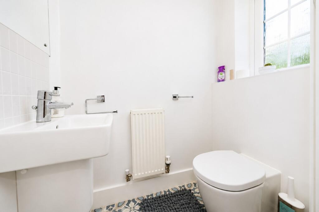Mortimer Crescent, Kings Park, St. Albans - More