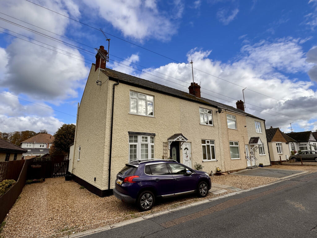 2-bed terraced on Centre Drive, Newmarket, Suffolk, £250,000