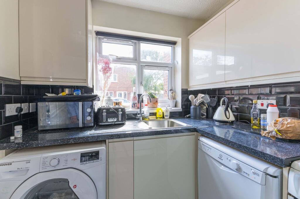 House in Slough - View 5