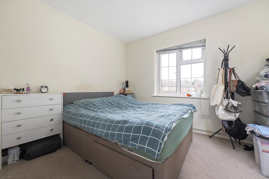Apartment in Sutton - View 3