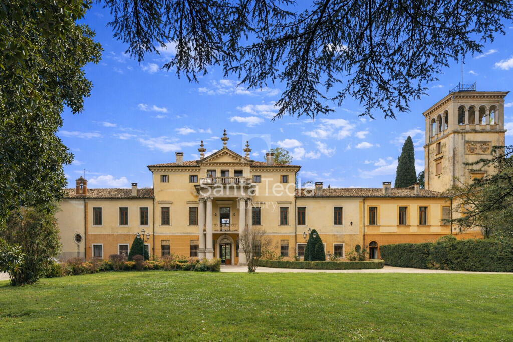Main image of property: Veneto, Vicenza, Bassano del Grappa