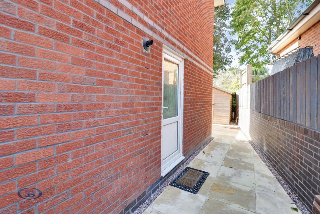 House in Sandbach, Wheelock - More