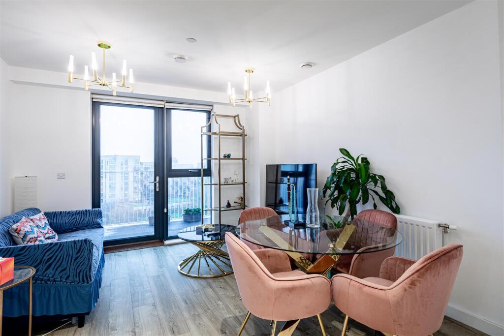 Apartment in London, Twyford - View 3