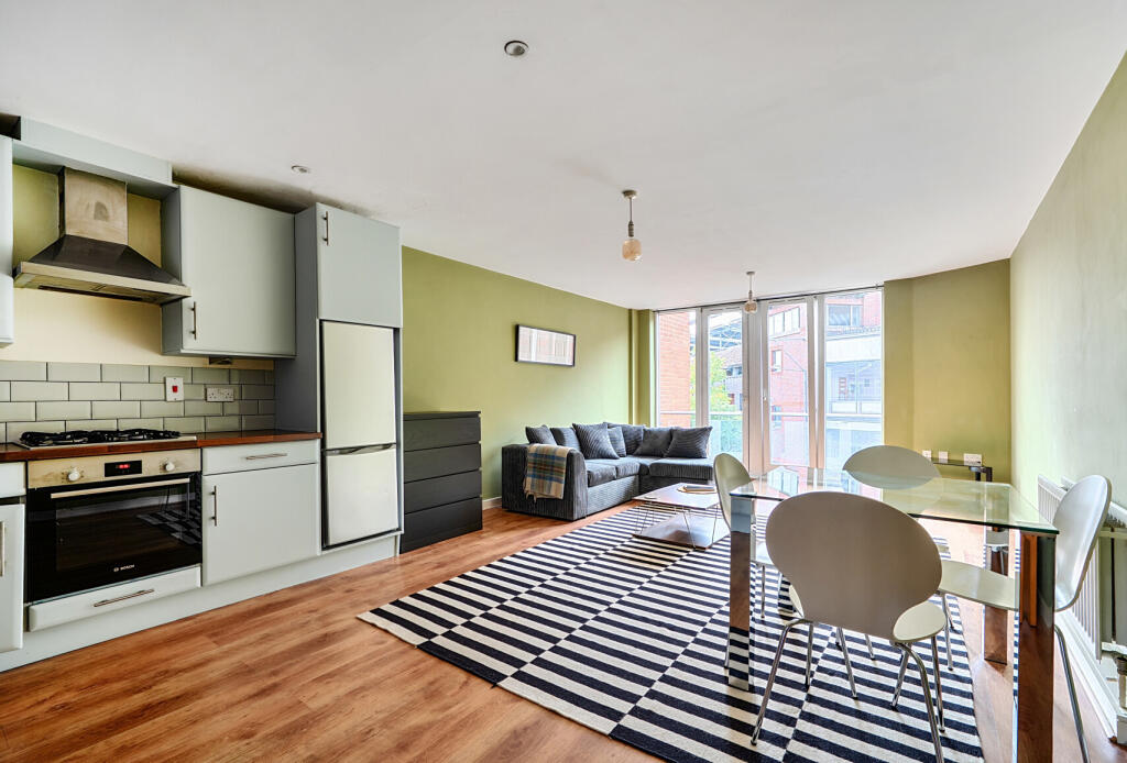 Apartment in Tunbridge Wells, Kent - View 2
